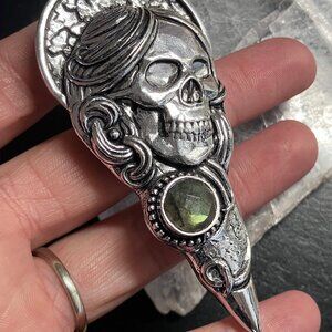 Santa Muerte Skull Pendant With a Faceted Labradorite (56 2)